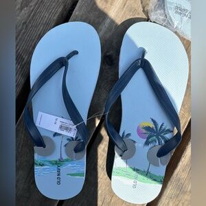 24 pairs of men’s flip flops